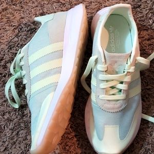 Size 7 Adidas sneakers mint green never worn - like new athletic shoe